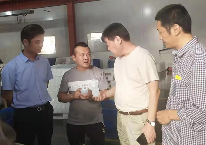马运将总经理给客户介绍米兰(中国)